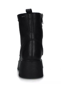 Stivale alla caviglia in pelle nera con punta rotonda, tacco blocco e chiusura con zip. Presenta un inserto per il tallone e una finitura liscia.