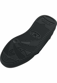 Suola di scarpa in gomma nera con un motivo testurizzato caratterizzato da scanalature e impugnature circolari. Logo Under Armour presente vicino all'area del tallone.