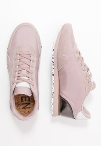 Woden NORA III - Sapatilhas - bark