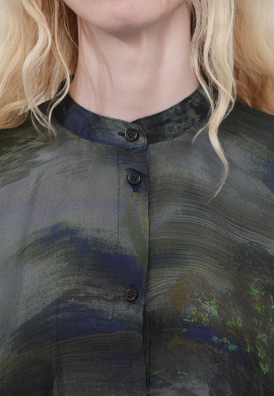 Henrik Vibskov FLAT SHIRT - Button-down blouse - fishes light