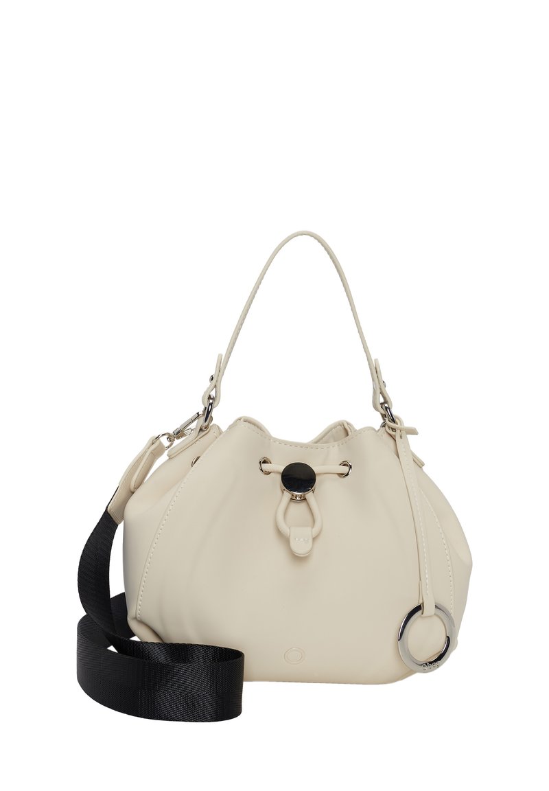 Krämfärgad läderhandväska med dragsnoddslås, silverfärgad hårdvara och avtagbar svart rem. Har en cirkulär accentdetalj.