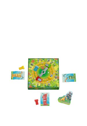 Buntes Brettspiel mit kreisförmigem Weg, vier farbigen Häusern, Puzzleteil-Karten und Tier- sowie Gebäudeillustrationen rund um das Spielfeld.
