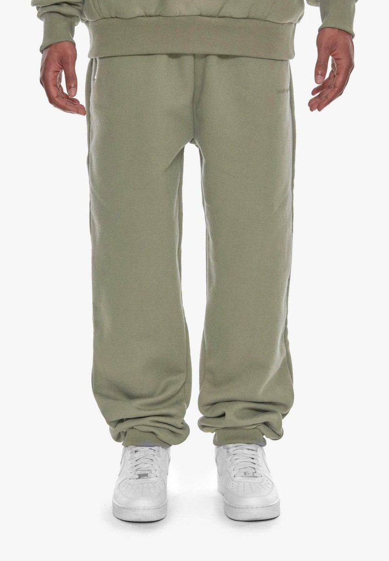 Bazix Republiq - SUPER HEAVY BLANK  - Pantaloni sportivi - olive, Ingrandire