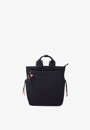 Sac fourre-tout noir avec double anses, poche zippée à l'avant, cordons latéraux avec embouts rouges, et un petit porte-clés attaché avec un détail orange.