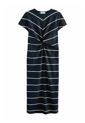 Granatowa sukienka do kolan z krótkimi rękawami, białymi poziomymi paskami i centralnym węzłem skręcającym w talii.