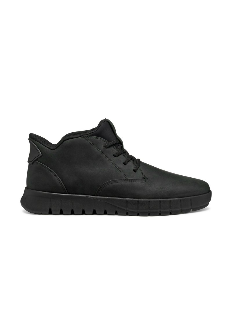 Bottes noires à la cheville en cuir lisse, avec lacets, col rembourré et semelle en caoutchouc texturé dotée de rainures pour une meilleure adhérence.