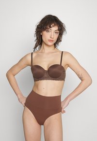 Spanx SPANXSHAPE™ EXTRAORDINARY BRIEF - Alakformáló ruházat - chestnut brown