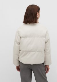 Stradivarius Vinterjakker - off-white