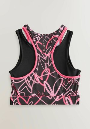 Sport-BH mit schwarzem Grund, der pinke, abstrakte Herzmuster aufweist, sportliches Design mit breiten Trägern und atmungsaktivem Material.