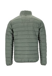 Grøn polstret jakke med vandret quiltet design, høj krave og elastiske manchetter. Lavet af letvægtsmateriale med en glat tekstur.