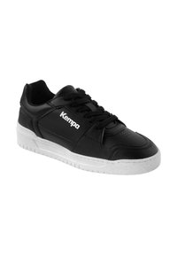 Sorte lædersneakers med en hvidspraglet sål, rund tå, snøring foran og "Kempa"-logo på siden.