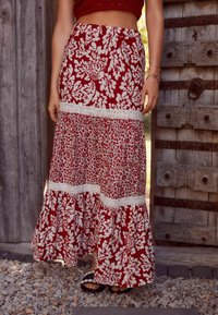 Next TEXTURED WITH TRIM TALL  - Maksihame - red spliced print