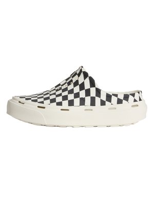 Sneaker slip-on con motivo a scacchiera bianco e nero, suola spessa bianca e fori di ventilazione lungo la intersuola.