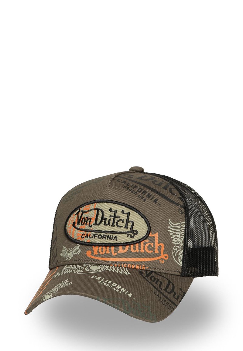 Gorra marrón con parte trasera de malla, con el logo "Von Dutch" en color crema con detalles naranjas. El diseño incluye varios patrones y texturas impresas.