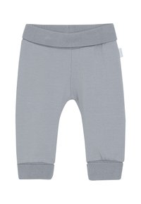 Zachte lichtgrijze babybroekjes met opgevouwen tailleband en manchetten, naadloos ontwerp en een klein zijlabel van stof.