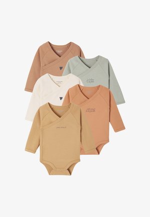 Fünf langärmelige Babybodysuits in verschiedenen Farben: beige, creme, hellgrün und hellbraun. Aus weichem Baumwollstoff mit Druckdetails und Druckknopfverschlüssen.