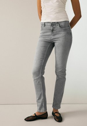 SUPER SOFT  STANDARD - Karcsúsított farmerek - grey