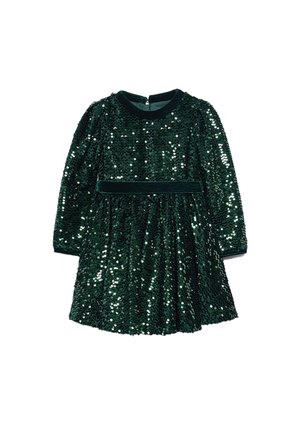 Abito verde con paillettes, maniche lunghe, scollatura rotonda e cintura in velluto. Gonna ampia con texture arricciata e superficie lucida e riflettente.