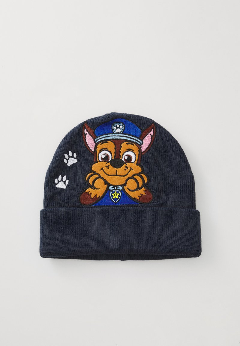 Marine strikket lue med en brodert karakterdesign med store ører, en blå caps, og poteavtrykk på siden.