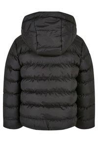 Giacca a vento nera con cappuccio, impunture orizzontali e maniche lunghe, vista da dietro su sfondo bianco.