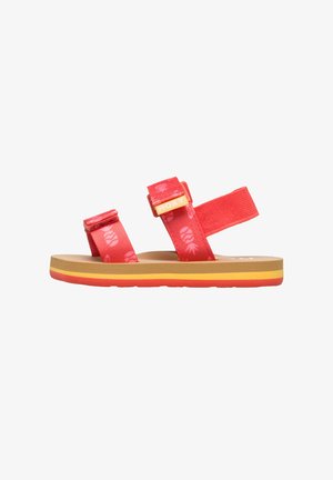 Czerwone i różowe sandały z dwoma regulowanymi zapięciami. Teksturowany materiał z wzorem liści, wyściełana podeszwa w warstwach kolorów: brązowym, beżowym i czerwonym.