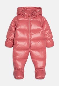 Polierter, hellrosa, gepolsterter Baby-Schneanzug mit Kapuze, durchgehendem Reißverschluss sowie elastischen Bündchen und Füßen für zusätzliche Wärme.