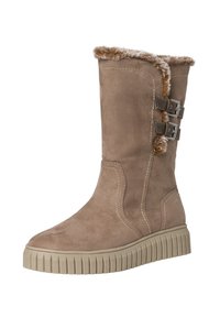 Bottes en suède beige montantes avec des bordures en fourrure synthétique et deux accents de boucle. Semelle en caoutchouc épaisse et rainurée pour une meilleure adhérence et un confort accru.