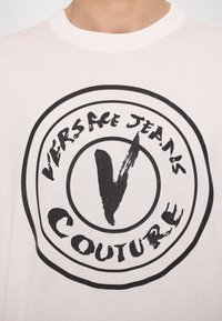 Versace Jeans Couture Camiseta estampada - white