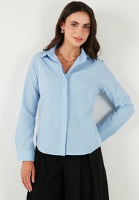 Unselected, baby blue