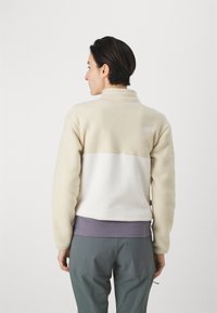 The North Face YUMIORI ¼ ZIP - Polárpulóver - white dune/gravel