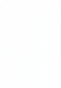 Dvi jaunos moterys lauko turgaus prekystaliuje, viena laiko papriką, kita pomidorą, abi šypsosi ir lygina daržoves.