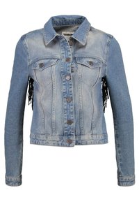 Ljust blå denimjacka med en figursydd design, som har framfickor, knappstängning och dekorativt fransdetaljering på ärmarna.
