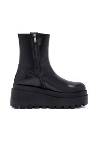 Czarne skórzane botki za kostkę z platformą, bocznym zamkiem błyskawicznym i gładką fakturą. Masywna podeszwa z bieżnikiem zapewnia przyczepność.
