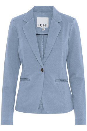 Blazer azul claro para mujer con un solo botón marrón, cuello con solapa con muesca, mangas largas y dos bolsillos frontales con abertura.