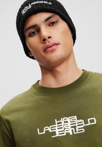 Karl Lagerfeld Jeans FOIL LOGO - Marškinėliai su spaudiniu - ivy green