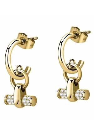 Orecchini a cerchio in oro con un accentuato di catena, abbelliti da zirconi cubici, che presentano una superficie liscia e un design arrotondato.