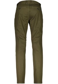 Olivgröna byxor med slim fit, tillverkade av hållbart bomullstyg. Har två bakfickor med knappstängning och bälteshällor.