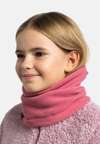 Cuello térmico de forro polar en un vibrante color rosa, con una textura suave y un diseño sin costuras. Se lleva alrededor del cuello para proporcionar calor.