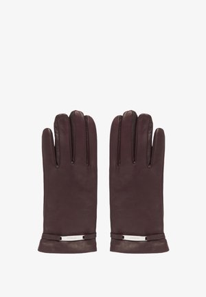 Brune læderhandsker med femfingret design, med sølvfarvede metaldetaljer ved manchetter og en glat, blød tekstur.