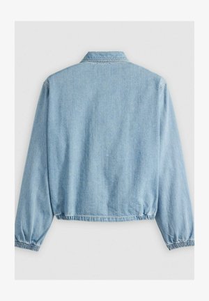 Hellblaues Denimjacke mit Kragen, elastischen Bündchen und gerafftem unteren Saum für eine lockere Passform. Glatte Textur mit minimaler Detailierung.