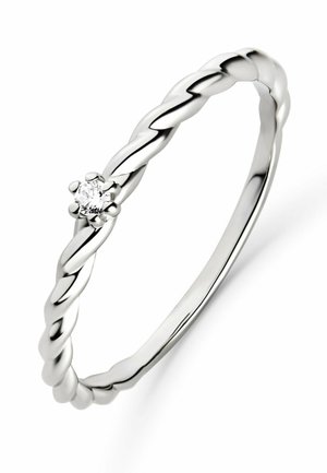 Silberner gedrehter Bandring mit einem kleinen runden Diamant-Solitär in einer sechs Krappen Fassung.