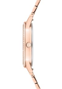 Roségoldene Uhr mit einem schlanken Profil, Kristallakzenten auf der Lünette und einem polierten Metallarmband, ausgestattet mit einem runden Ziffernblatt und minimalem Zubehör.