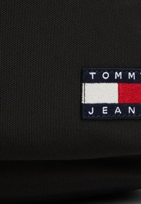 Tommy Jeans Dnevni ruksak - black