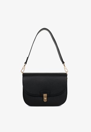 Borsa a tracolla in pelle nera testurizzata con patta curva e chiusura a scatto color oro e clip sulla tracolla.