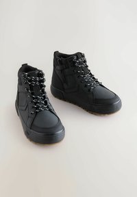 Unausgewählt, black