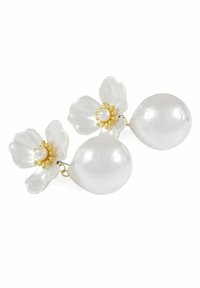 Vita blommörhängen med en glansig finish, stora droppformade och med pärlaccessoarer i mitten av varje blomma.