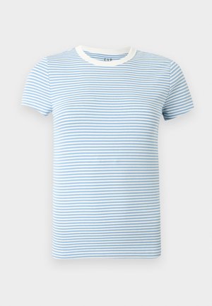 Κοντομάνικο μπλουζάκι με οριζόντιες ρίγες σε ανοιχτό μπλε και λευκό και λευκή στρογγυλή λαιμόκοψη.