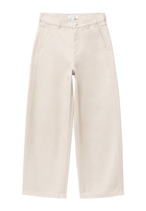 Beige Hose mit weitem Bein, vorn Taschen, Gürtelschlaufen und Knopfverschluss, flach auf einem weißen Hintergrund liegend dargestellt.