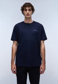 Napapijri Triko s potiskem - blu marine