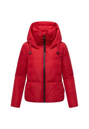Veste matelassée rouge avec un col montant et une grande capuche. Comprend une fermeture éclair noire à l'avant et deux poches frontales. Texture lisse et design matelassé.